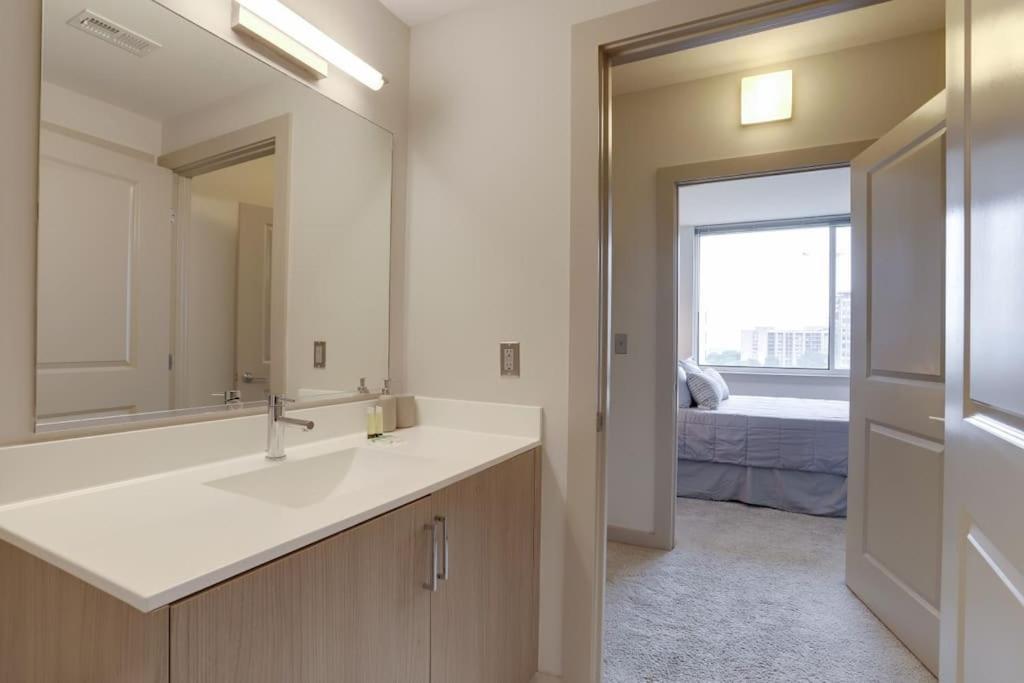 Wonderful 2Br Apartment At Crystal City Arlington Eksteriør bilde